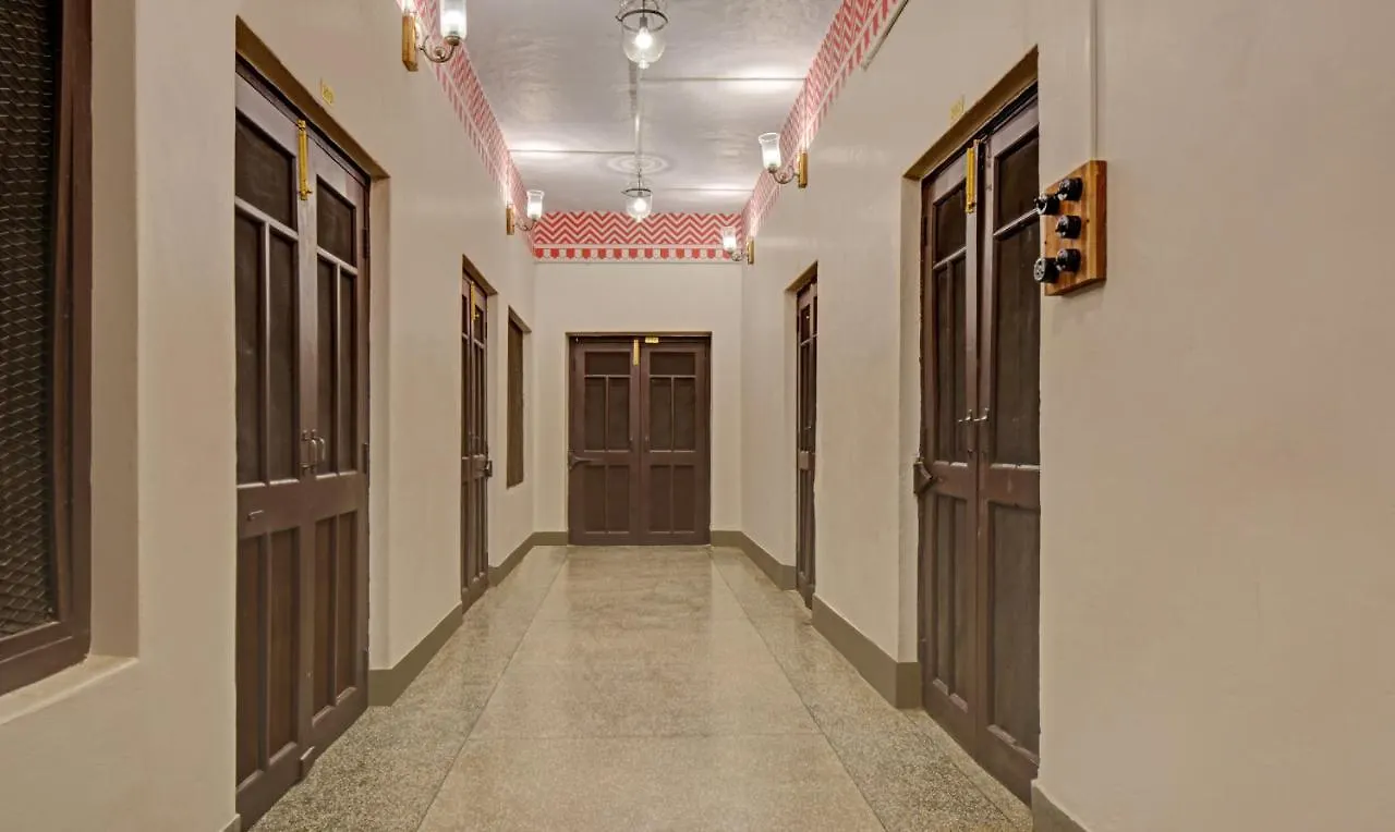 Treebo The Regal House, Near Fateh Sagar Lake 우다이푸르 3*,  인도